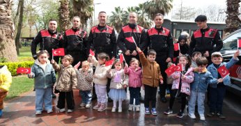 Yunus ekipleri, çocuklarla buluştu