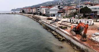 Ulaşlı sahilinde çalışmalar sürüyor