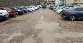 Otopark zemine bakım gerekiyor