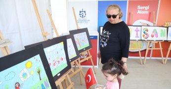 Minik sanatçılara özel sergi alanı