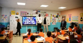 Basketbolculardan okul ziyareti