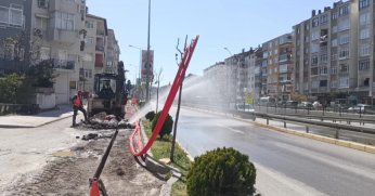 Fiber optik kazısında su borusu patladı