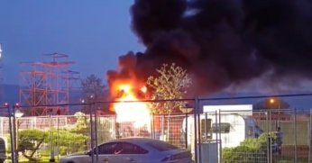 Park halindeki karavan alev alev yandı