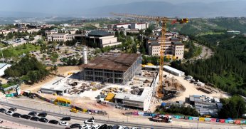 KOÜ Umuttepe Camii ve Otoparkı yükseliyor