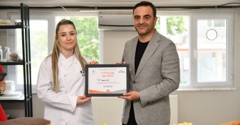 Geleceğin şeflerinde mezuniyet sevinci