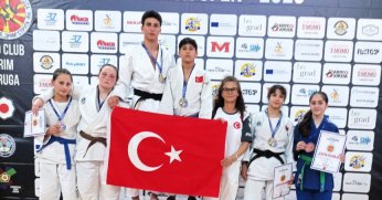 Kağıtspor kürsüye abone oldu