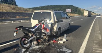 Motosiklet minibüse çarptı: 1 ölü