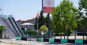 GSİM binası yeşil-siyaha büründü