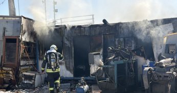 Geri dönüşüm tesisi alevlere teslim oldu