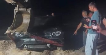 Kontrolden çıkan araç denize uçtu