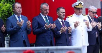 Dualar kahramanlar için yükseldi
