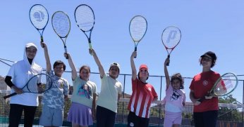 Körfez Belediyesi’nden ücretsiz tenis kursu