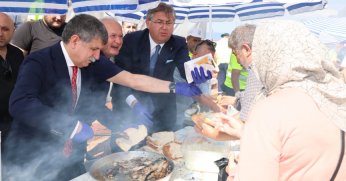 Festivalde 6 bin  balık-ekmek ikramı   