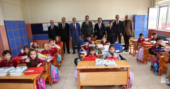 2 bine yakın birinci sınıf  öğrencisine kırtasiye seti