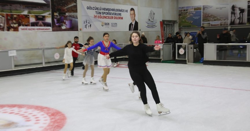 Gölcük buz pisti, yeniden hizmete açıldı