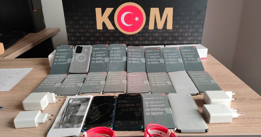 Durdurulan araçtan 21 kaçak telefon ele geçirildi