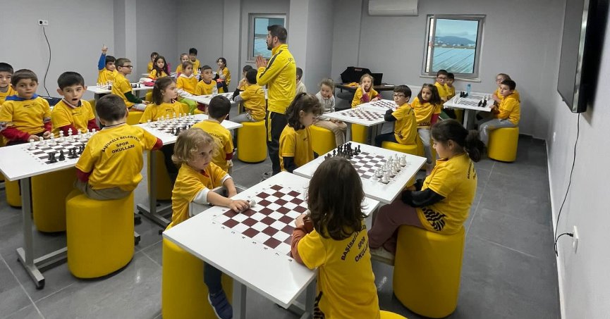 Gençler Âlâ Mekân’da ilk eğitimlerine başladı