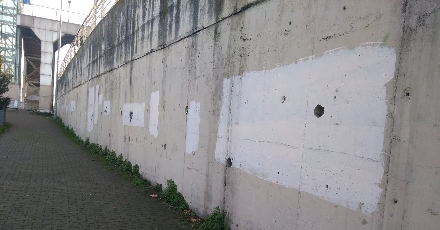 Temizlenen duvara  yazılar yazıldı