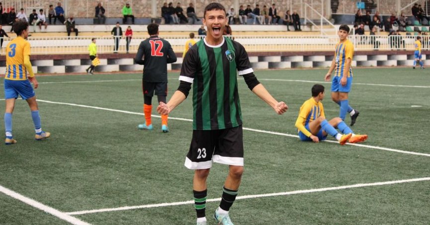 Arda Yılmaz büyülüyor