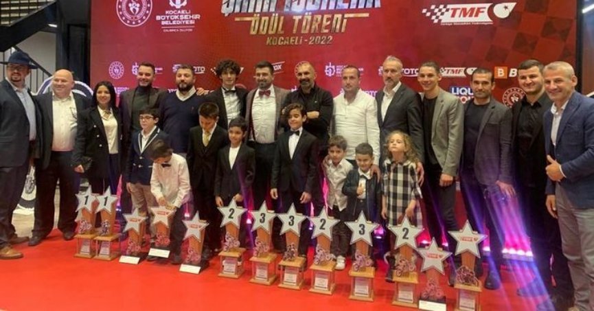 Milli motosikletçiler ödüllerini aldı