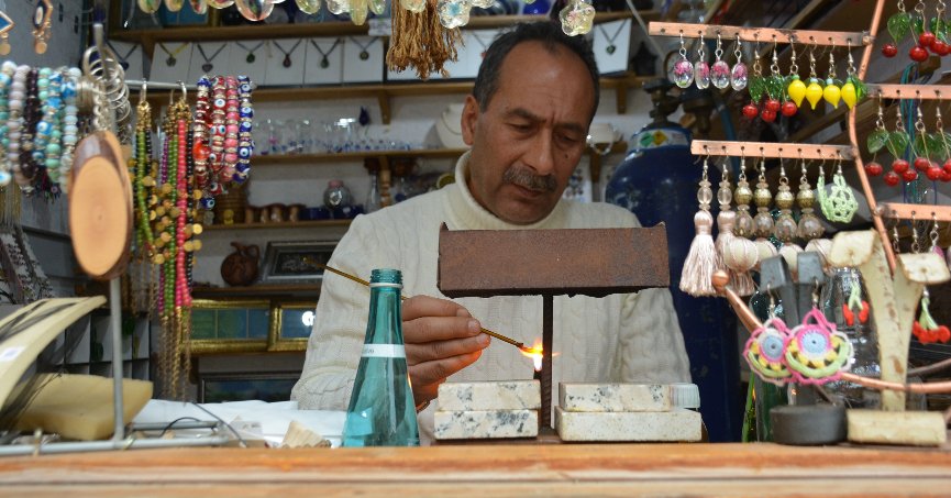 Yıllardır gözünü ateşten ayırmıyor