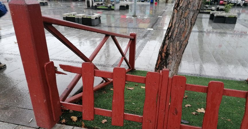 Anıtpark’taki çitlere  tamir gerekiyor