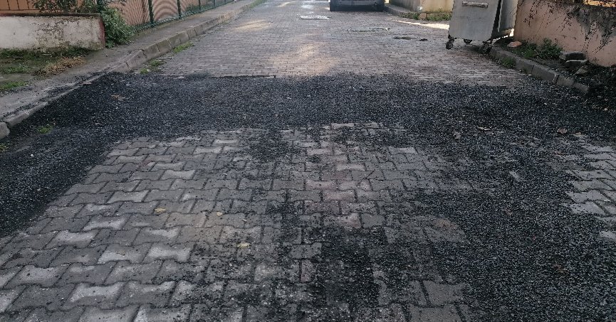   73. Sokak’ta yola  düzenleme gerekli