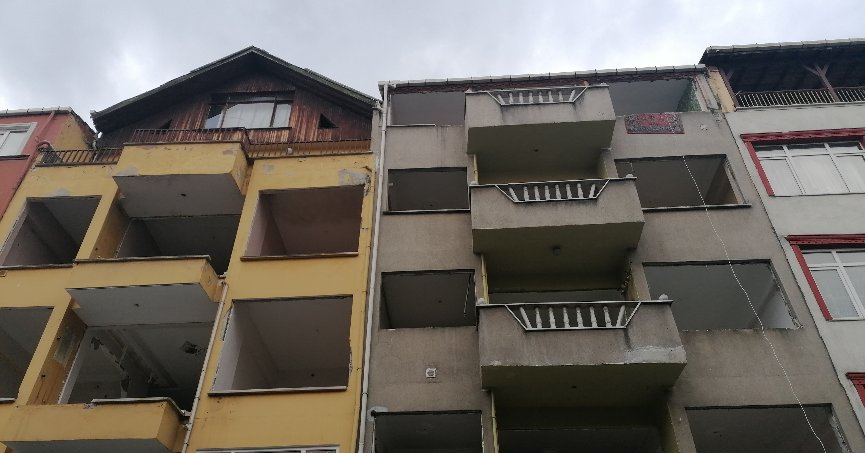 Dönüşüm sürecinde  pencereler de sökülüyor