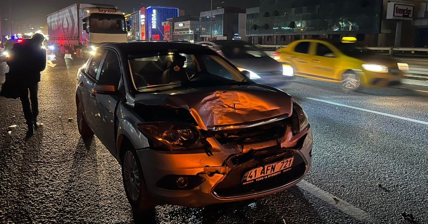 3 aracın karıştığı kazada 2 yaralı