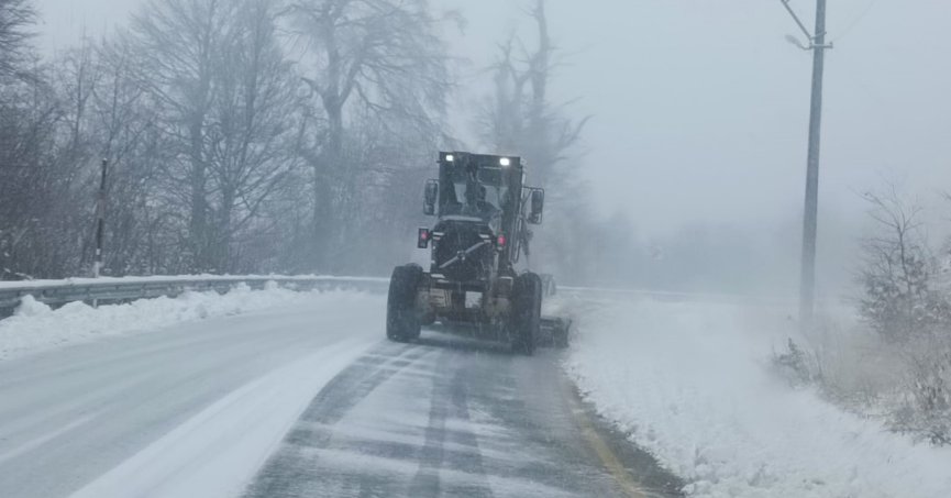 Kartepe zirve yolunda karla mücadele başladı