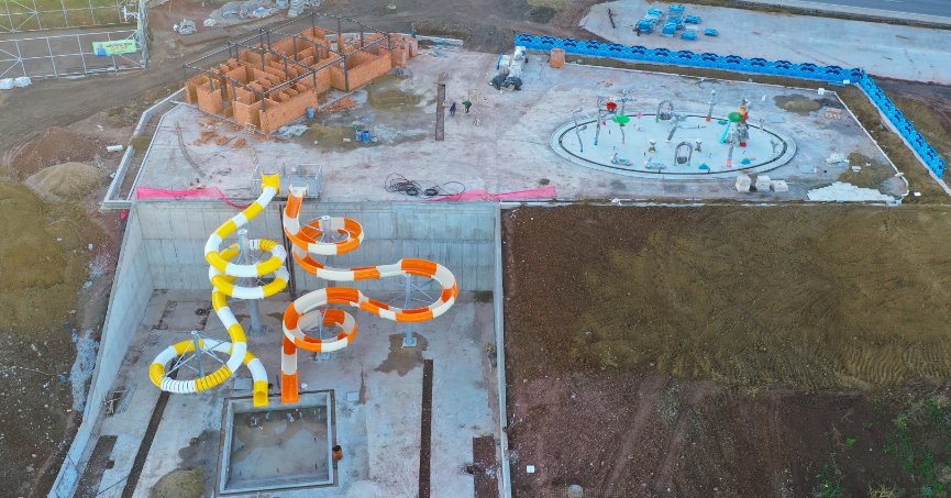Çift kaydıraklı aquapark  şekillenmeye başladı