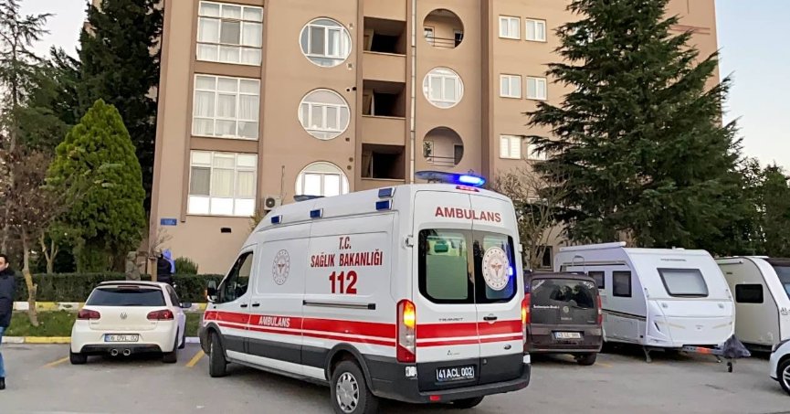 Camları silerken 4'üncü kattan düştü