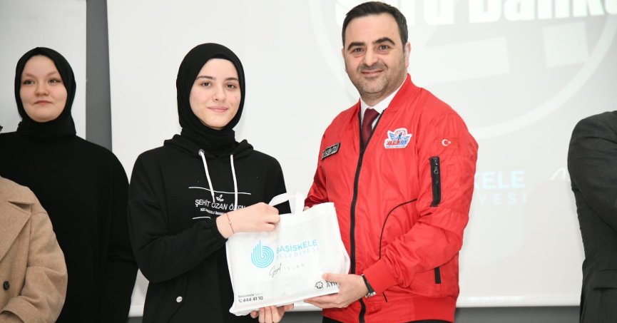 Üniversiteye hazırlanan gençlere soru bankası