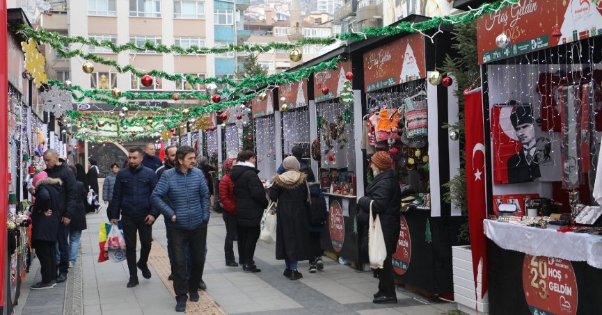 Yılbaşı El Emeği  Pazarı’na yoğun ilgi