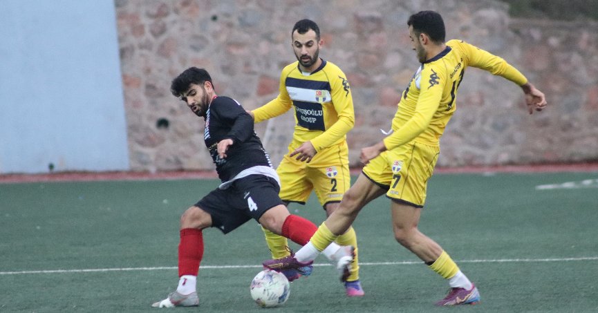 Derince AŞ, yarışı bırakmıyor 2-0