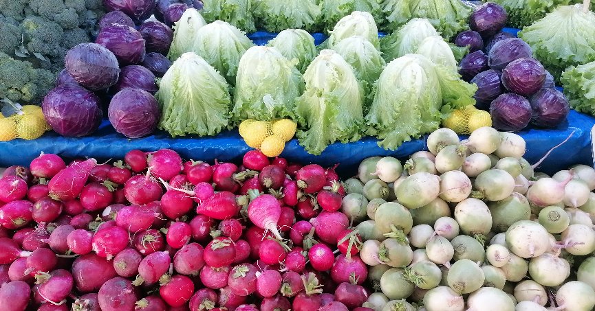 Pazarda ürün bol,  fiyatlar değişmedi