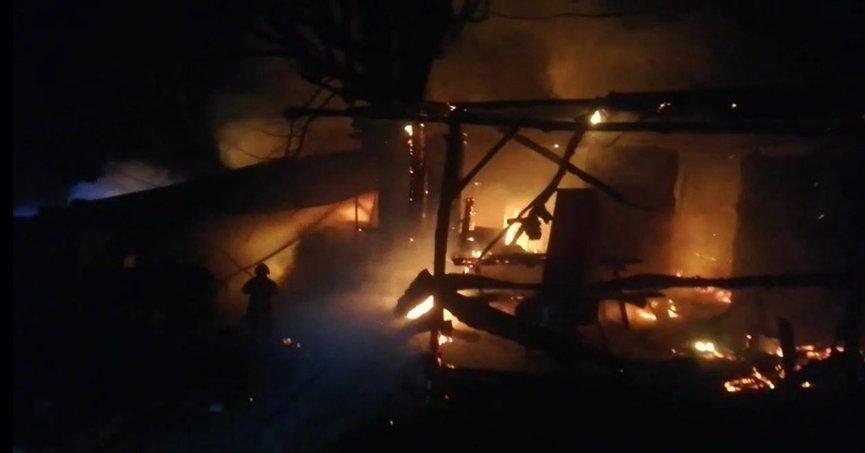 Gölcük’te ahır yangınında 30 tavuk telef oldu