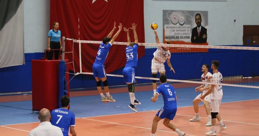 Efeler, Saint Joseph’e yenildi 0-3