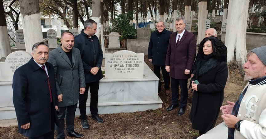 Tokgöz, kabri başında anıldı