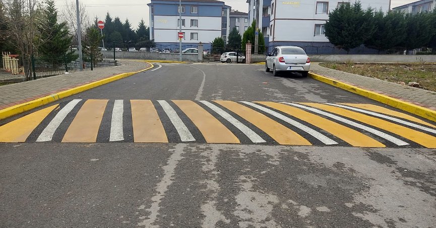 Hız kesici ile araç  süratleri düşürüldü