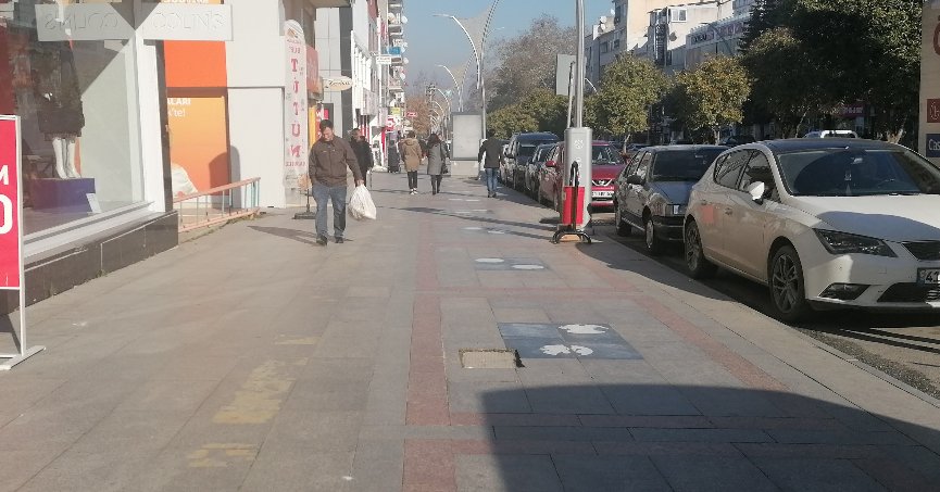 İlçe merkezinde  kılavuz yol eksikliği