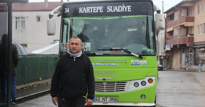 Rahatsızlanan yolcuyu 3 dakikada hastaneye yetiştirdi