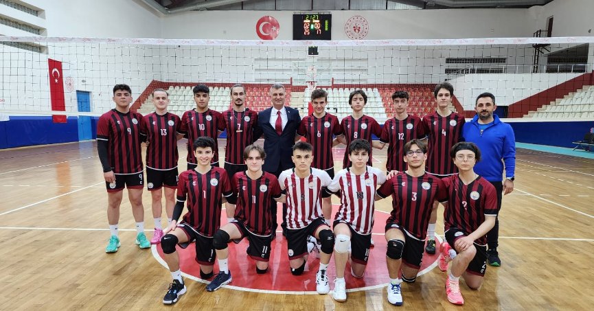Gölcüklü voleybolcular kazandı