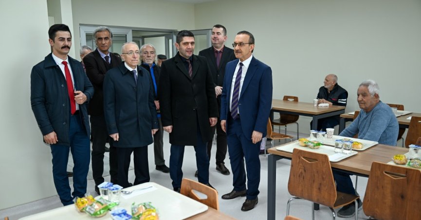 Vali Yavuz’dan Kocaeli Huzurevi’ne ziyaret