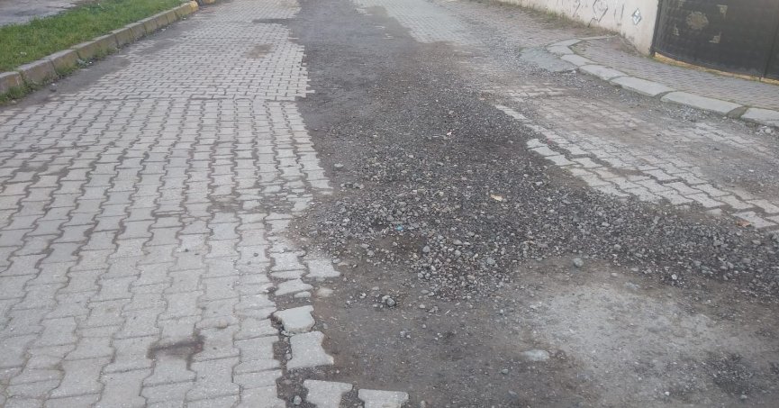 30. Sokak’ta yol  yeniden yapılmalı