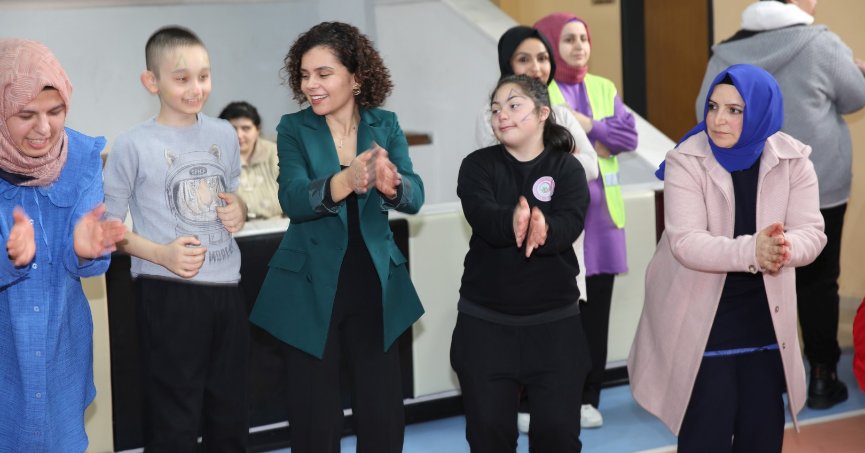 Özel çocuklar için ortak doğum günü