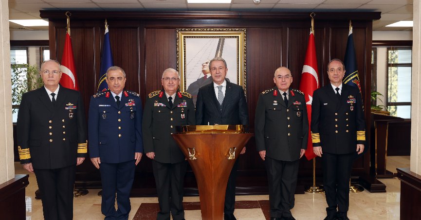 Bakan Akar’dan Donanma Komutanlığı’na ziyaret