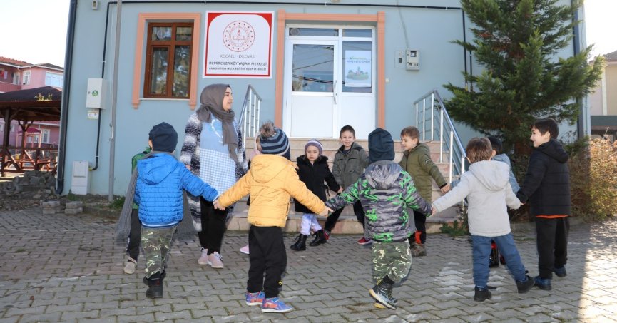 21 okul, köy yaşam  merkezine dönüştü