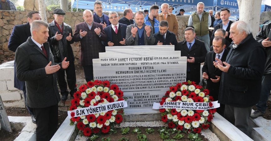 Aşeni, kabri başında anıldı