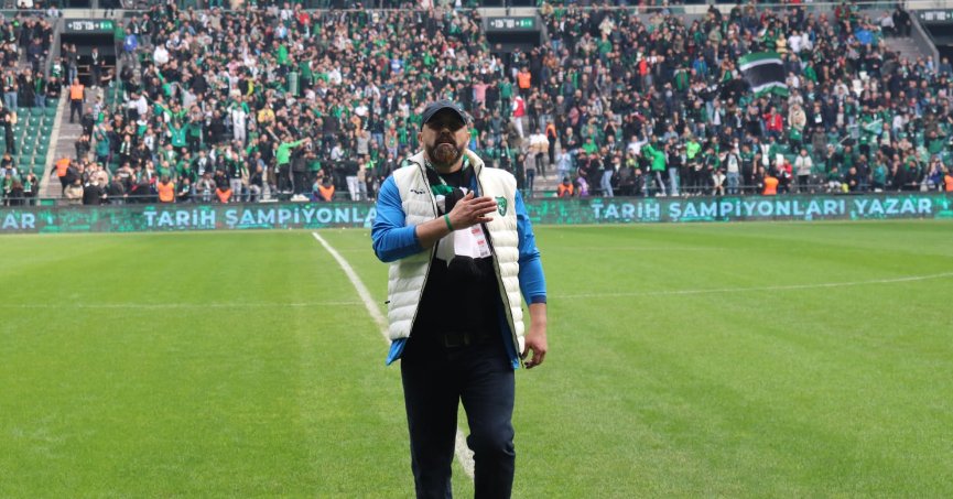 Ferhat Uzun taraftarı selamladı